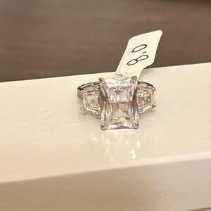 Size 8 Large 3 Stone Diamond CZ Silver Tone Women's Ring No Mark